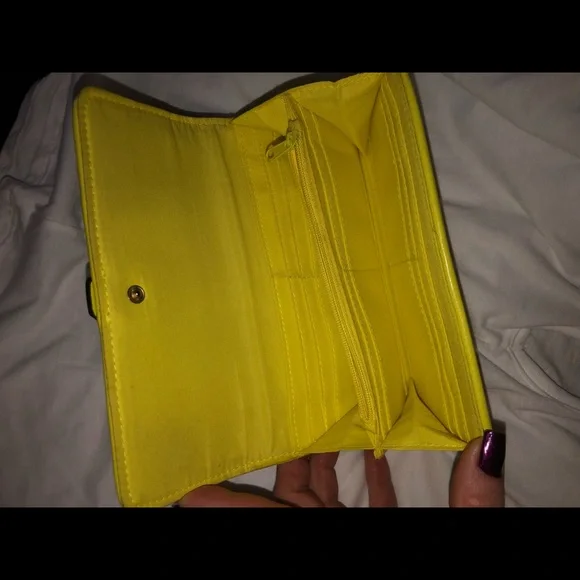 Bright yellow clutch - Picture 3 of 3